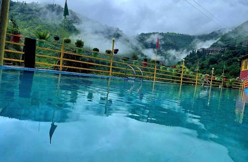Bullawala Hotel | The Kempty Pool Retreat
