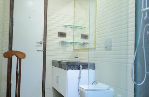 Radhapuram Hotel | The King's Hotel