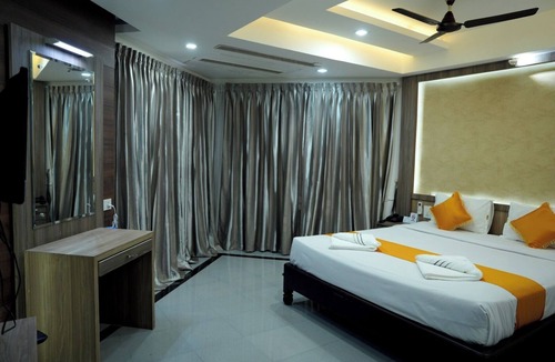 Thrissur Hotel | The Krishna Holiday Village
