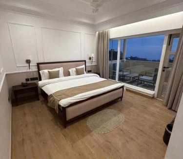Lansdowne Hotel | The Lanswood Estate