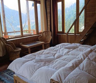 Banjar Ski Chalet | The Latoda Forest Edge