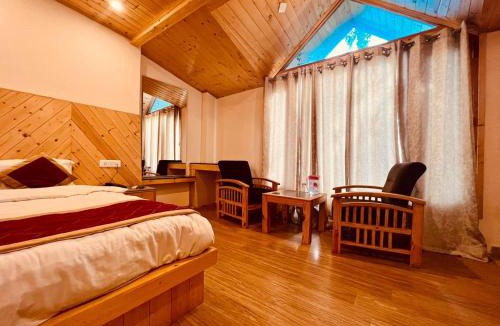 Aleo Apartment | The Manali Castle cottage - A Luxury Stay With Mountain Views, Parking & Garden
