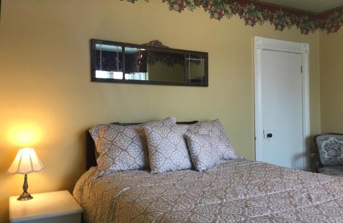 Parrsboro Hotel | The Maple Inn