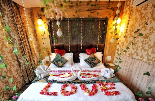Nishat-Shalimar Hotel | The Montreal Srinagar (A Unit of Montreal Group)