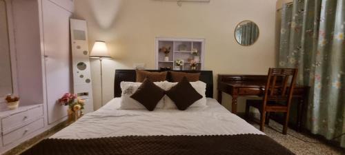 Chandigarh House | The Moonvale Cottage A Victorian Theme Independent Homestay!