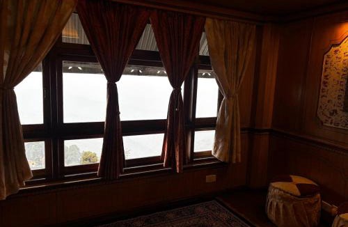 Darjeeling Apartment | The Mountain Mist, A 2 BHK Wooden Cabin