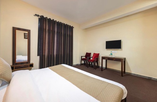 Kufri Hotel | The Nature Trail Kufri l Family Events I Multi Cuisine Restaurant l Sky Bonfire l Lift l Power Backup l Free Parking l Kufri By Exotic Stays
