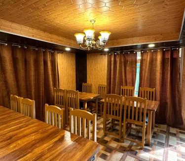 Nagin Bagh Hotel | The Nigeen Lodge