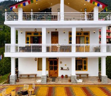 Manali Hotel | The Outpost - Hallan Valley, Manali - Boutique Stay & Cafe