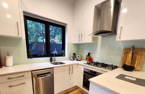 North Bondi Apartment | The Perfect Pet & Kid Friendly, Home Away From Home in North Bondi