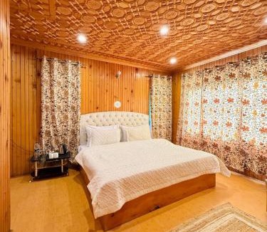 Pahalgam Hotel | The Pinus Resort