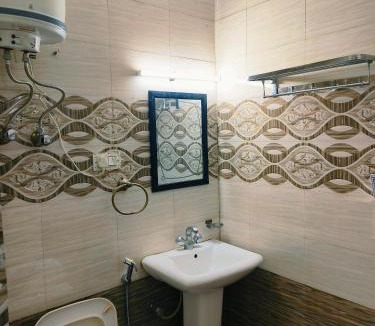 Dalhousie Hotel | The Plaza Dalhousie - Near Ghandhi Chowk Mall Road