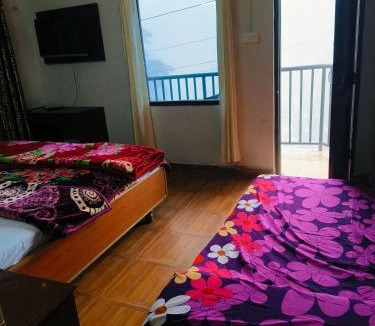 Dalhousie Hotel | The Plaza Dalhousie - Near Ghandhi Chowk Mall Road