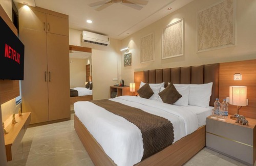 Kharar Hotel | The Roseville Grand