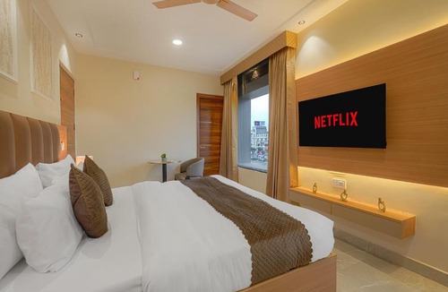 Kharar Hotel | The Roseville Grand