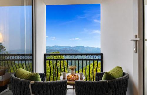 Kasauli Apartment | The Royce Silver Oak Imperial Refined Pet-Friendly 4-BHK Apartment With Sky Deck, Shared Pool, and Clubhouse