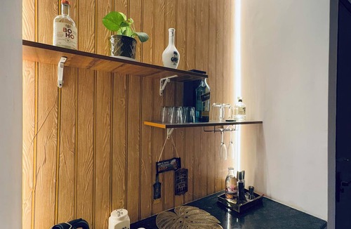 Gurugram Apartment | The Stranger's Stay | 1 BHK | Near Medanta | WiFi | Bar & Coffee Corner