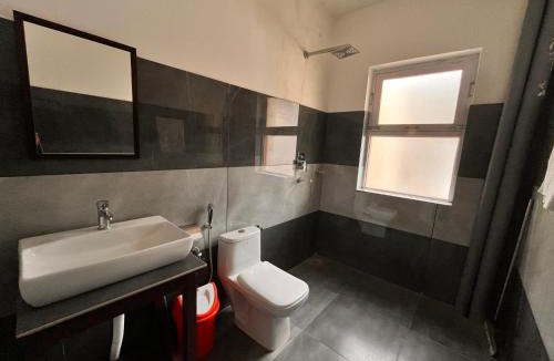 Hunder House | The Syia