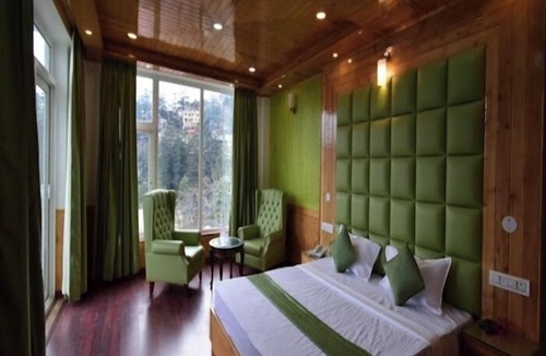 Knollswood Hotel | the town ville