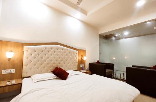 Phagwara Hotel | THE WHITE PREMIUM HOTEL - Smart Rooms By Organica Group