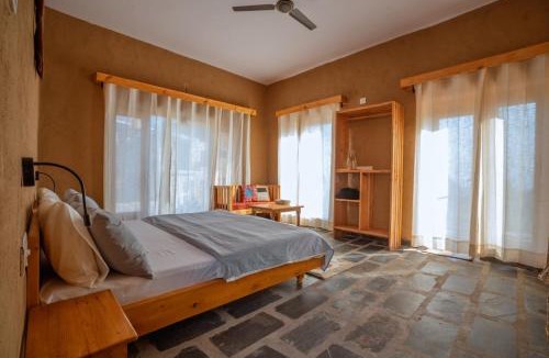 Bir Cabin | The Winter Courtyard by AVVAs Stays