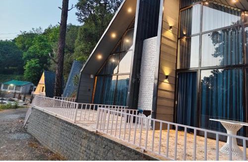 Bhimtal Hotel | The woodcrest by lake & woods