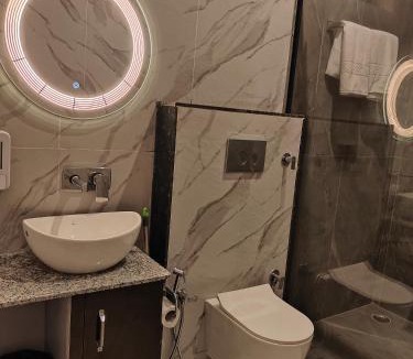 Bail Parao Hotel | The woods by lake & woods
