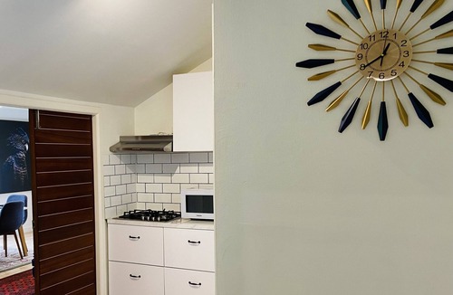 Blue Mountains City Council Cottage | The Yellow Feather Cottage - Enchanting & Private Romantic Stay!