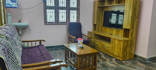 Courtallam House | Thendral Falls View Homestay