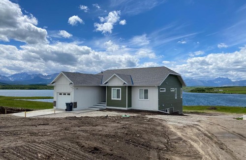 Mountain View House | Thistle Ridge (Lower) New Waterton Lakes Area Waterfront Home