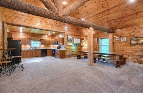 Rockbridge Cabin | Timber View | Hocking Hills, Pool, Lodge, Pets