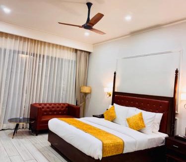 Banjar Apartment | Tiraya Luxury Riverside Hotel & Café