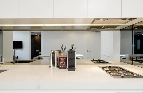 Bondi Beach Apartment | Top Floor Bondi Retreat Near Beach, Cafes & Dining