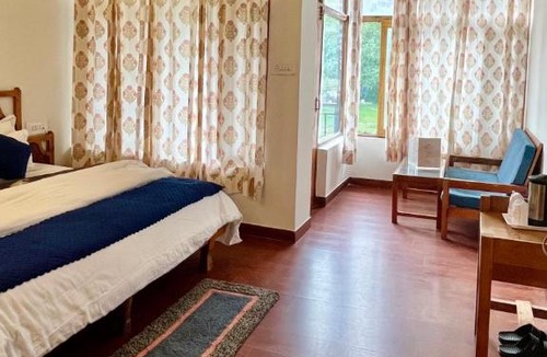 New Manali Hotel | Tourist Hotel 10 minutes walking distance from the mall