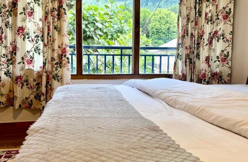 New Manali Hotel | Tourist Hotel 10 minutes walking distance from the mall