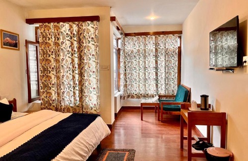 New Manali Hotel | Tourist Hotel 10 minutes walking distance from the mall