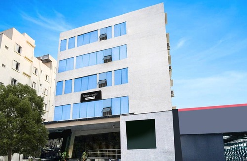 Madhapur House | Townhouse HITEC City Metro Station