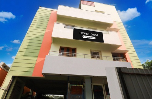 Koyambedu House | Townhouse Koyambedu Metro Station