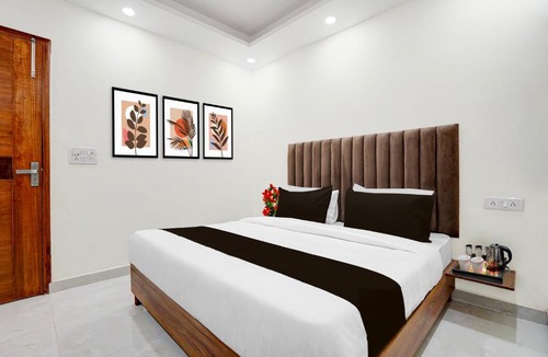 Delhi Hotel | Townhouse Krishna Nagar Metro Station