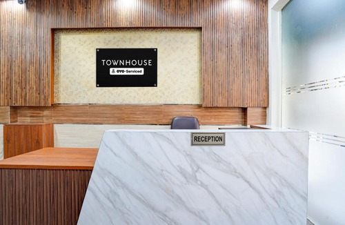 Delhi Hotel | Townhouse Krishna Nagar Metro Station