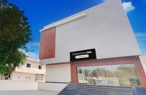Jhansi House | Townhouse Oak Army Aviation Base Jhansi