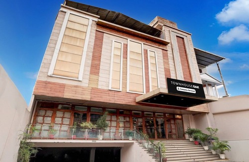 Dehradun House | Townhouse Oak Dehradun Court