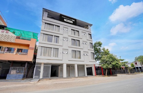 Ujjain House | Townhouse Oak Ujjain Railway Station