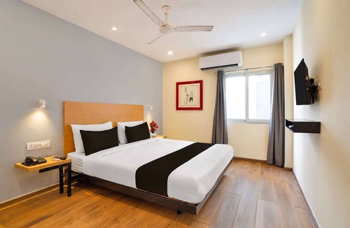 Paldi Hotel | Townhouse Paldi Bus Terminal Ahmedabad
