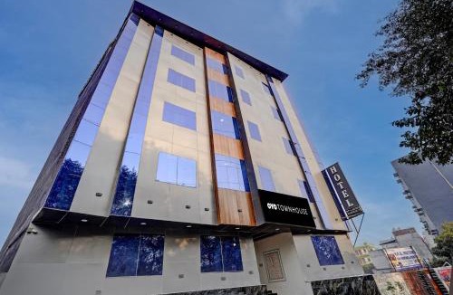 Noida Hotel | Townhouse Tuessday Suites Nearst Mr Bhatura Bala Sector 122