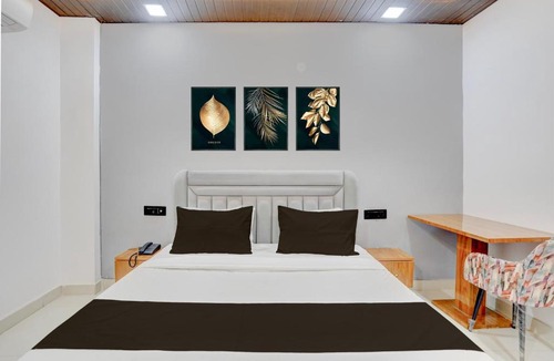 Noida Hotel | Townhouse Tuessday Suites Nearst Mr Bhatura Bala Sector 122