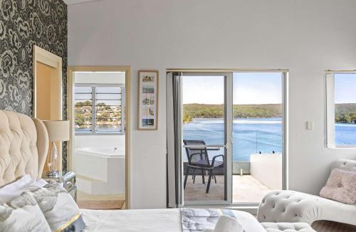 Caringbah South House | Tranquil Retreat at Caringbah South - Waterfront Ensuite King Room with Spectacular Views