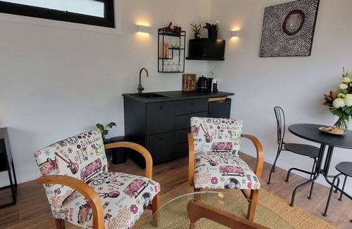 Leura Apartment | Tranquil Studio Retreat in Leura with Private Bush Outlook.