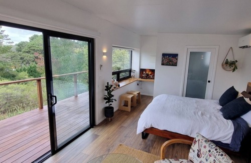 Leura Apartment | Tranquil Studio Retreat in Leura with Private Bush Outlook.