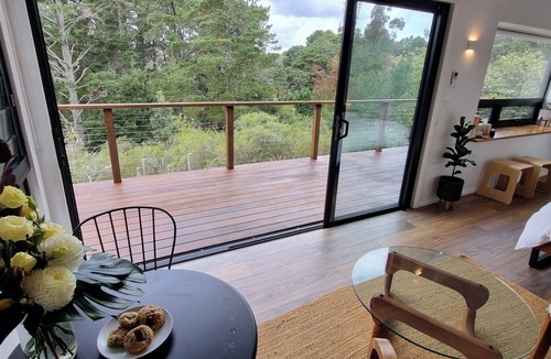 Leura Apartment | Tranquil Studio Retreat in Leura with Private Bush Outlook.